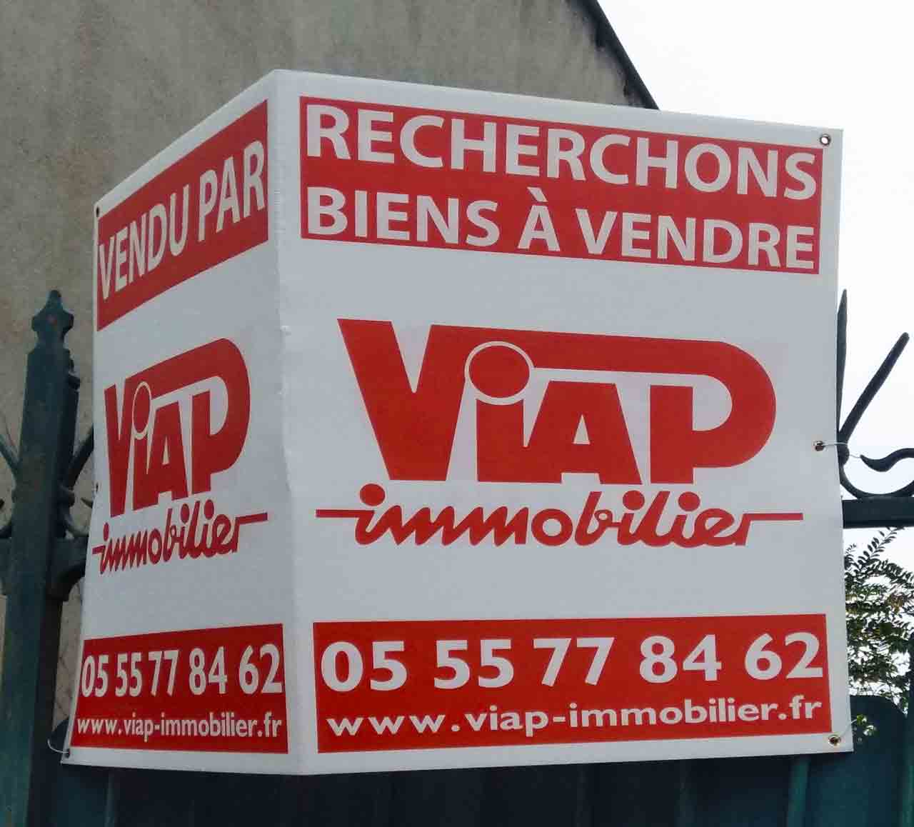 Le logo Viap en situation sur un panneau en octobre 2020. Marc-André